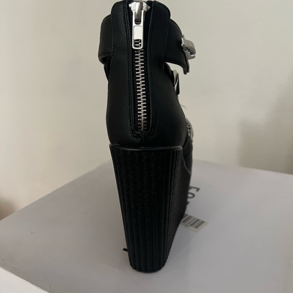 Platforms - Picture 3 of 4